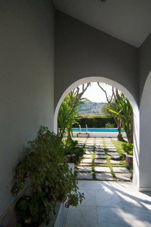 Country Villa Peloponnese With Tennis Court And Pool Zevgolateion Luaran gambar