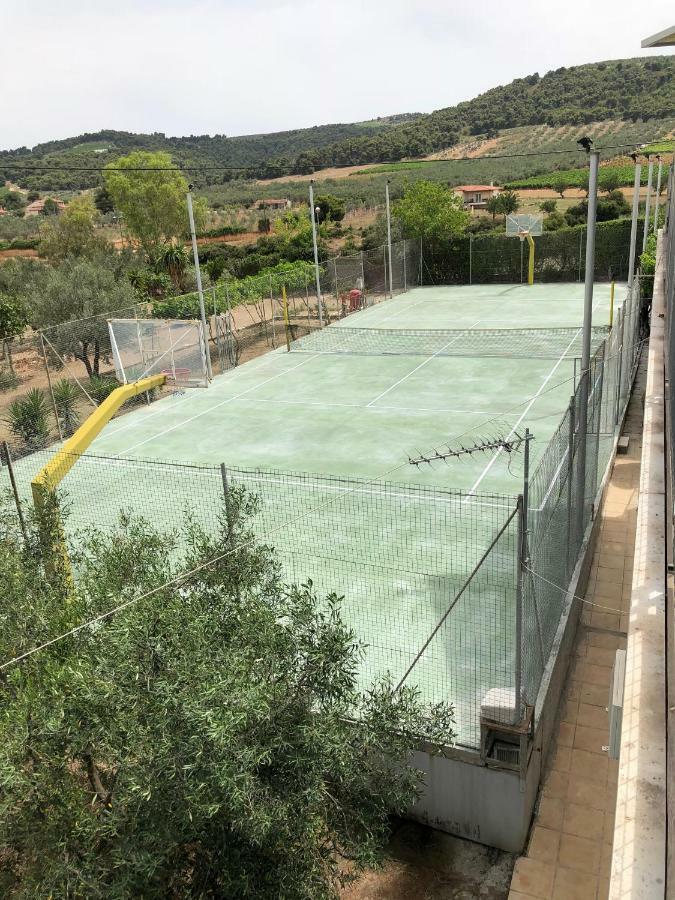 Country Villa Peloponnese With Tennis Court And Pool Zevgolateion Luaran gambar